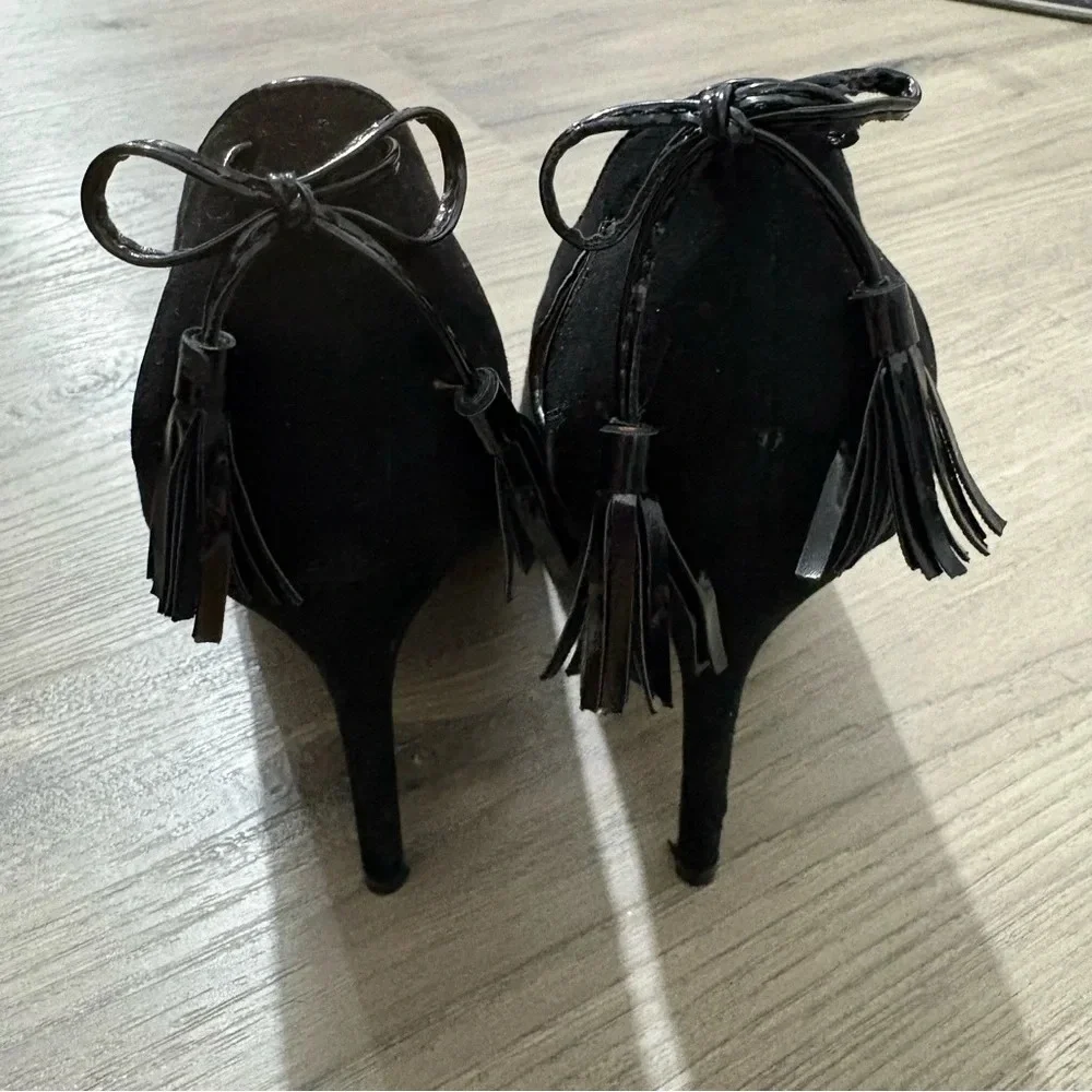 Toi Et Moi Pointed Toe Teardrop‎ Cutout Back Black Tassel Pump